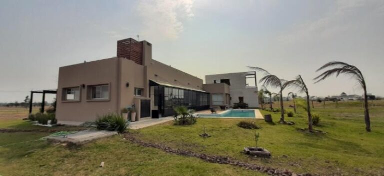 Residencia GV Chacras del Golf Corrientes RESIDENCIA GV - CHACRAS DEL GOLF- CTES - Bury Mayer Estudio de Arquitectura